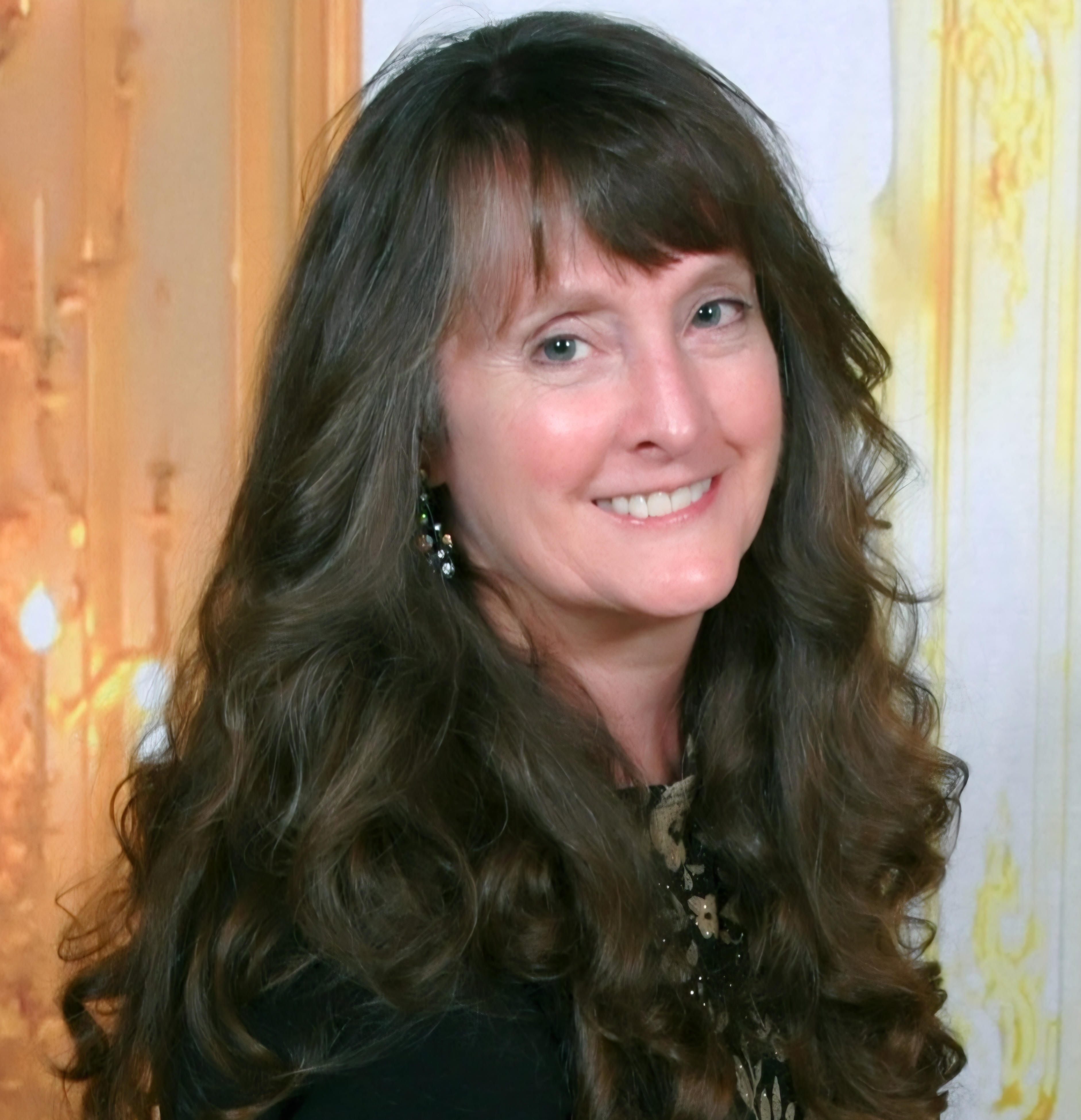 Photograph of Lynn.